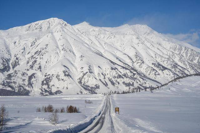 新疆喀纳斯景区遭遇降温降雪<strong></p>
<p>数字货币交易平台</strong>，道路仍处于管制状态