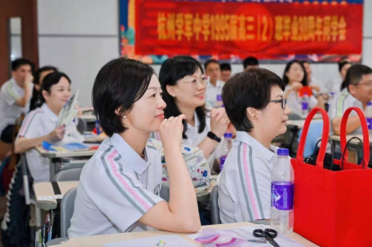 那个让老师骄傲的“调皮”班级！30年同学聚会<strong></p>
<p>数字货币交易官网</strong>，还伴有一封来自贵州的感谢信