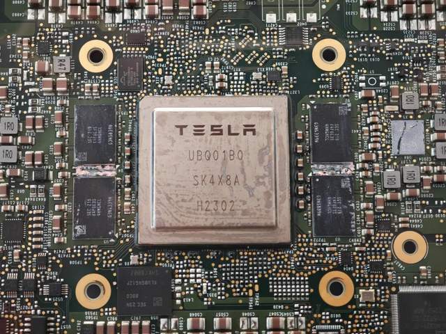 将特斯拉砍成“铁皮房”的<strong></p>
<p>数字货币交易所投资</strong>，是马斯克新的万亿对赌协议