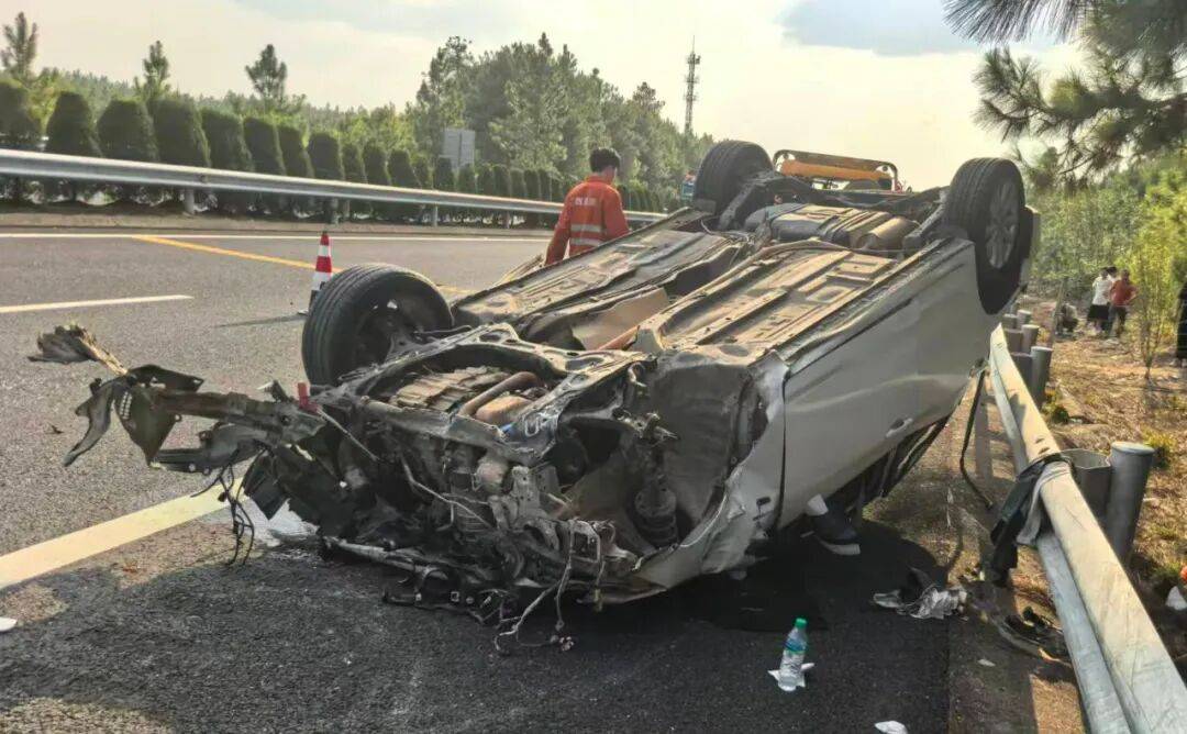 “我撒谎天打雷劈！”男子高速突然强行变道致翻车<strong></p>
<p>数字货币交易所投资</strong>，反诬赖对方