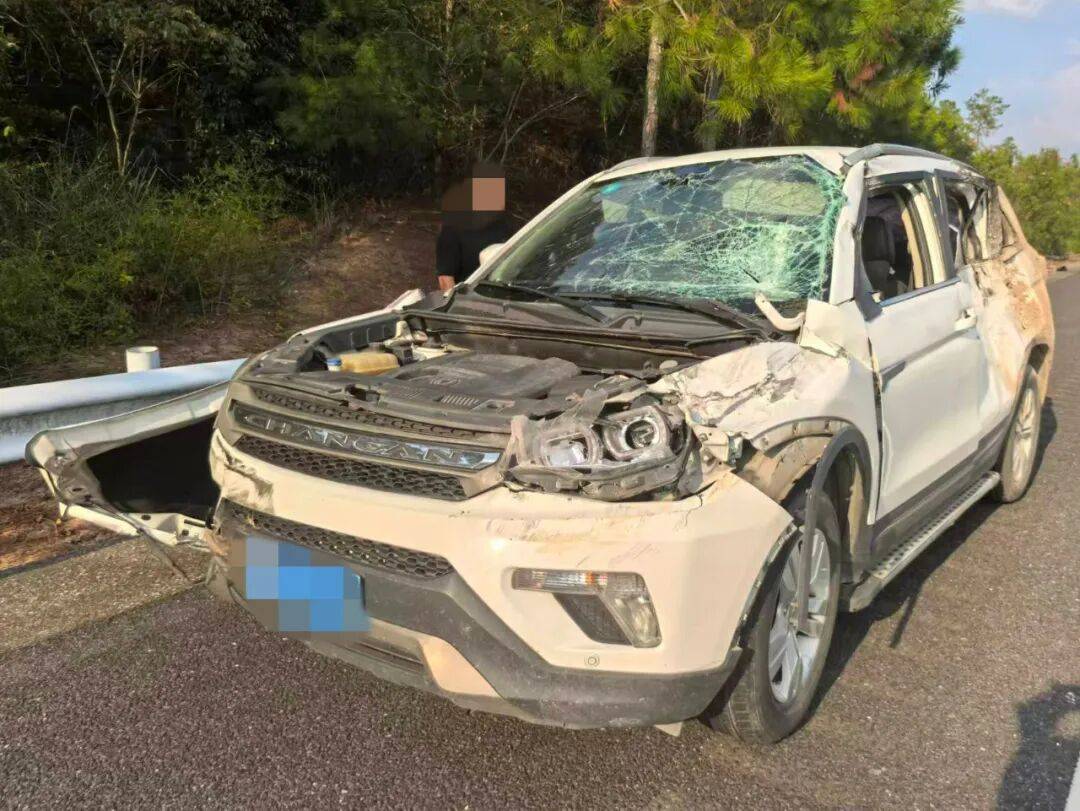 “我撒谎天打雷劈！”男子高速突然强行变道致翻车<strong></p>
<p>数字货币交易所投资</strong>，反诬赖对方