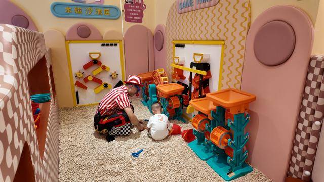 海底捞<strong></p>
<p>数字货币app</strong>，和西贝“抢娃”