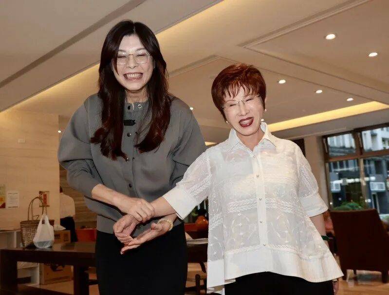 到底支持谁当党主席？当着郑丽文的面<strong></p>
<p>数字货币平台</strong>，洪秀柱说出了自己的答案