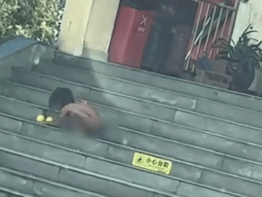 四川一高速服务区现“野人小孩”<strong></p>
<p>数字货币平台</strong>，吃饭、爬行、跑步都像狗？当地回应