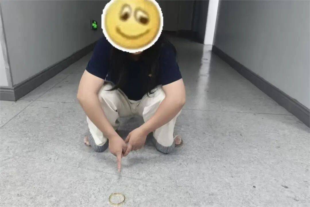 江西一新娘金手镯婚前被堂嫂掉包成铜手镯<strong></p>
<p>数字货币投资</strong>，堂嫂事后还淡定去吃席，目前已被采取刑事强制措施