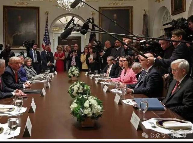 他被特朗普当众羞辱<strong></p>
<p>数字货币APP下载</strong>,全场都在哄笑