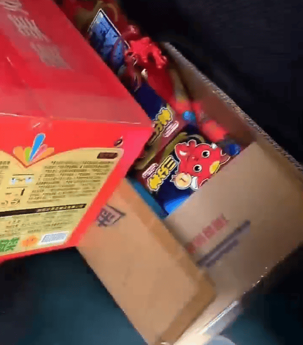 密密麻麻堆满！两亲家为给子女婚礼“添彩”<strong></p>
<p>数字货币APP下载</strong>，竟把私家车变成移动“火药库”