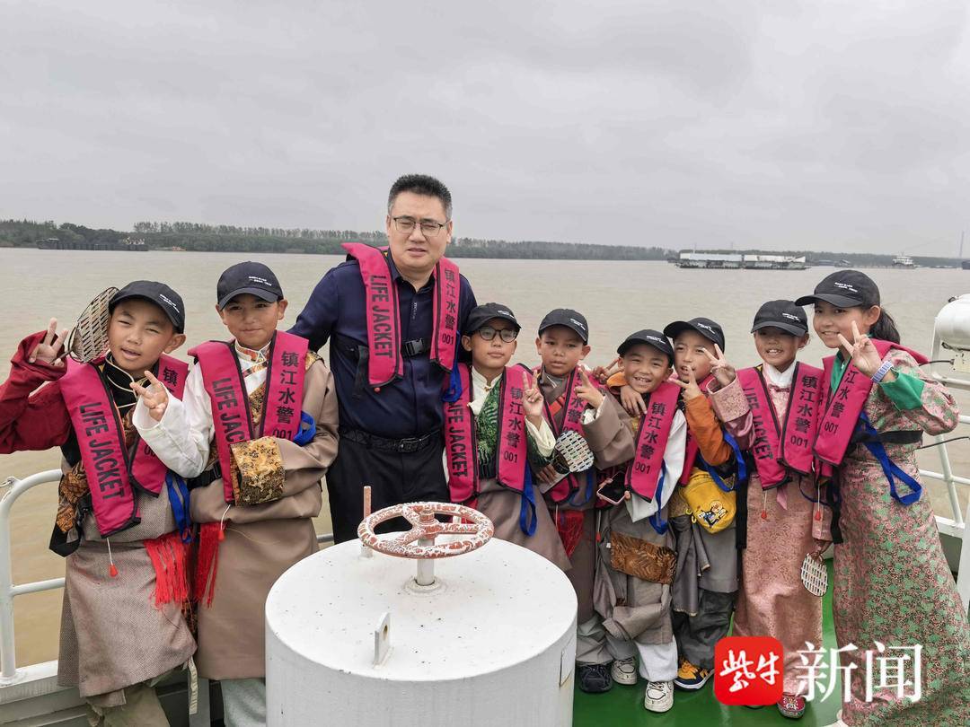 “叔叔是江苏的<strong></p>
<p>数字货币APP下载</strong>，将来一定带你们去看看！”镇江警官不忘承诺，四次组织近百名藏区学子来苏研学