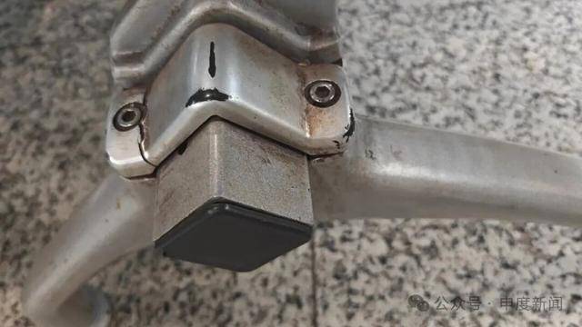 “被吓到了<strong></p>
<p>数字货币APP下载</strong>，有点痛还特别尴尬”，事发上海一地铁站，乘客坐上去瞬间懵了