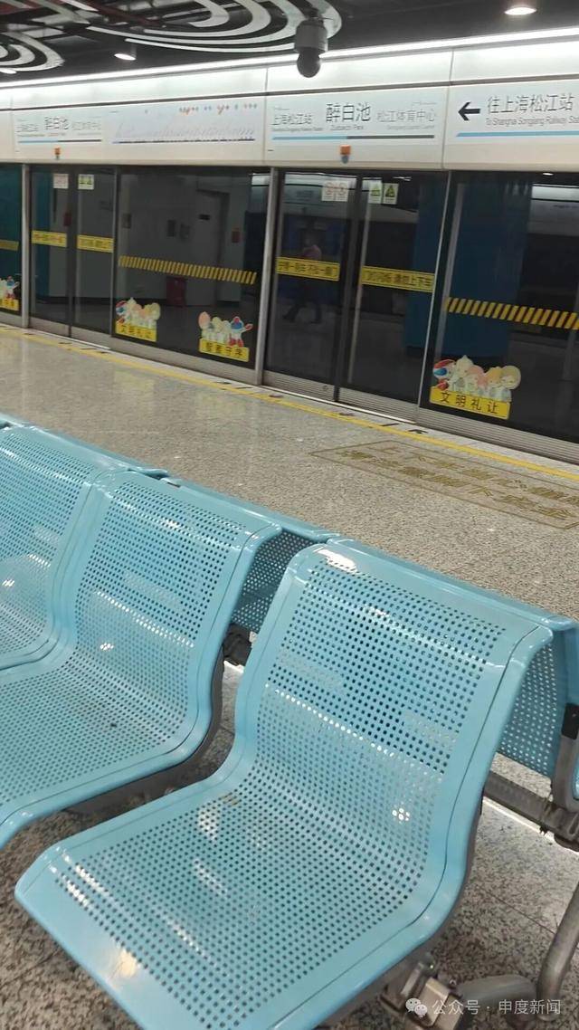 “被吓到了<strong></p>
<p>数字货币APP下载</strong>，有点痛还特别尴尬”，事发上海一地铁站，乘客坐上去瞬间懵了