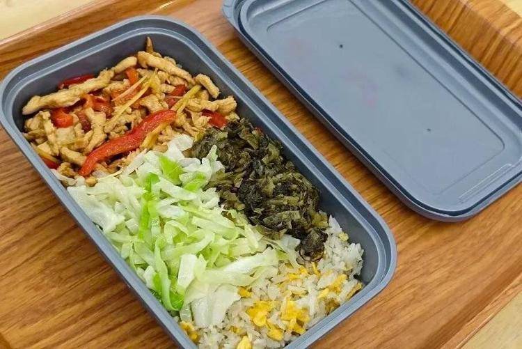 国铁成都局推出17元高铁盒饭：门店现炒<strong></p>
<p>数字货币交易平台</strong>，送餐到座