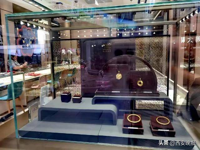 午后突发，黄金再度大跳水，现货黄金一度大跌1.92%<strong></p>
<p>数字货币行情</strong>。