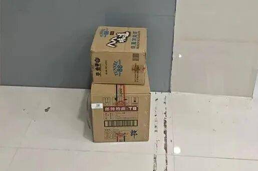 临沂俩小伙偷摸去派出所门口放下<strong></p>
<p>数字货币价格</strong>了…