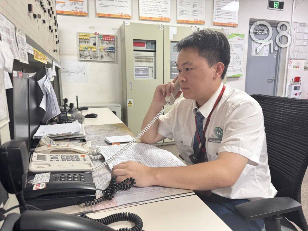 杭州地铁内<strong></p>
<p>ETH-以太坊</strong>，女乘客突然崩溃大哭！紧接着……这一幕被拍下