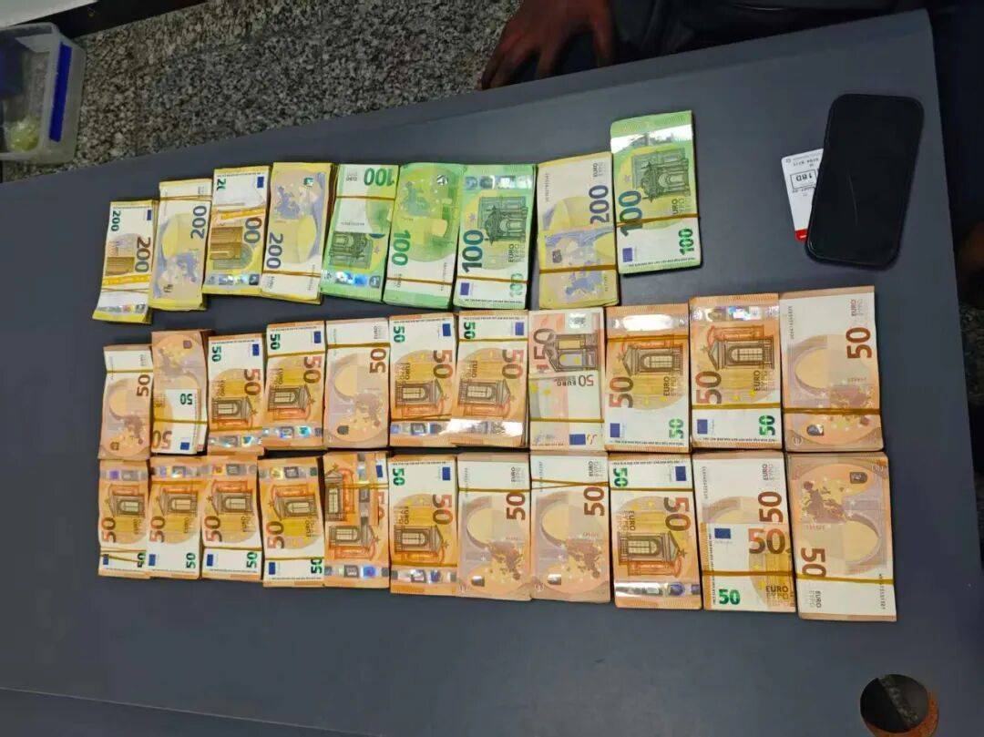 成捆的欧元现金就放在背包里装着<strong></p>
<p>泰达币</strong>，折合人民币超186万元，旅客入境时被广州海关查获