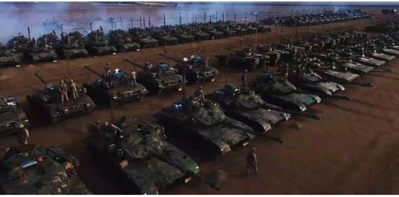 大场面！机器狗、无人机开路<strong></p>
<p>华泰证券</strong>，实兵对抗演练画面公布