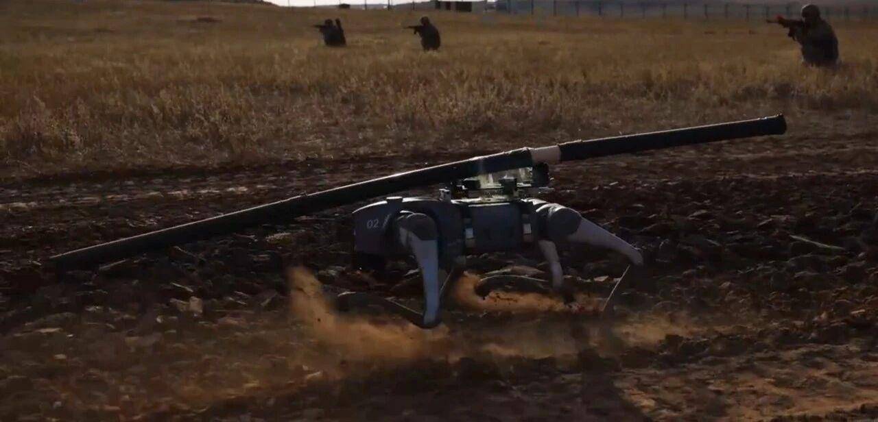 大场面！机器狗、无人机开路<strong></p>
<p>华泰证券</strong>，实兵对抗演练画面公布