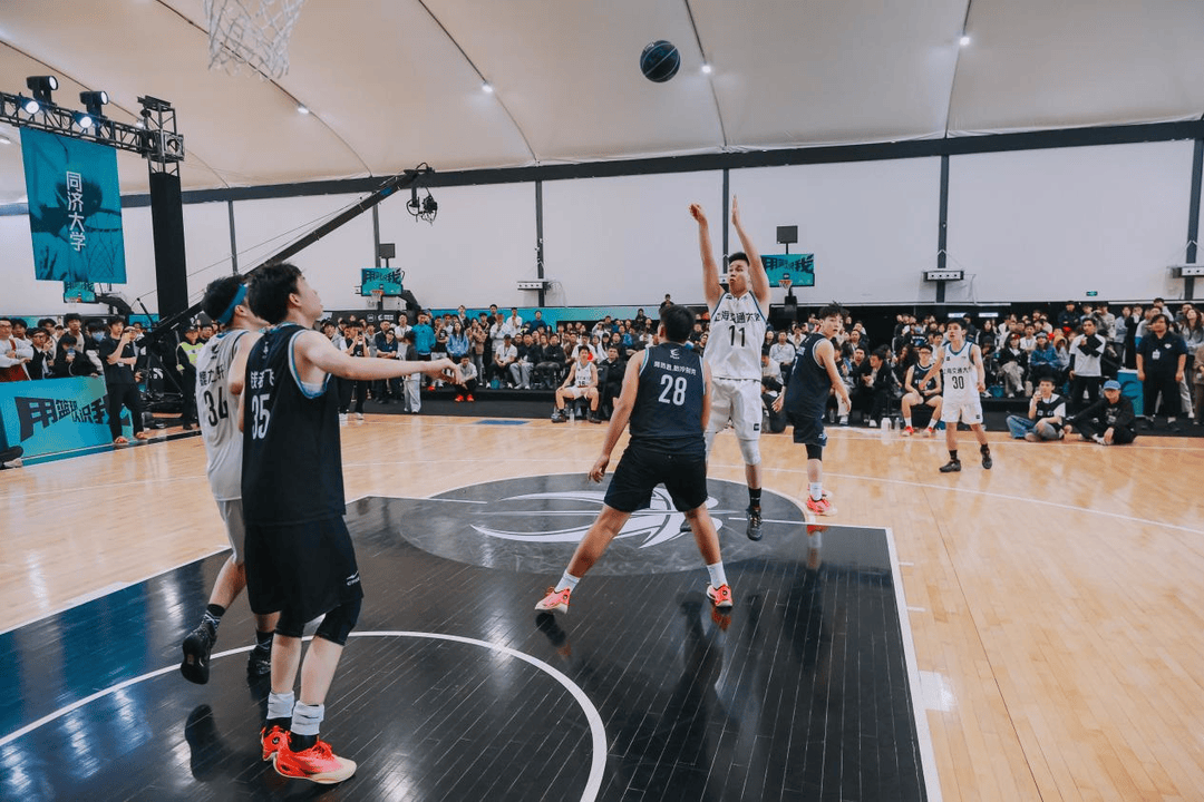 复旦、交大、同济等八大高校集结<strong></p>
<p>国泰君安</strong>，得物App“新生杯”篮球赛首战上海