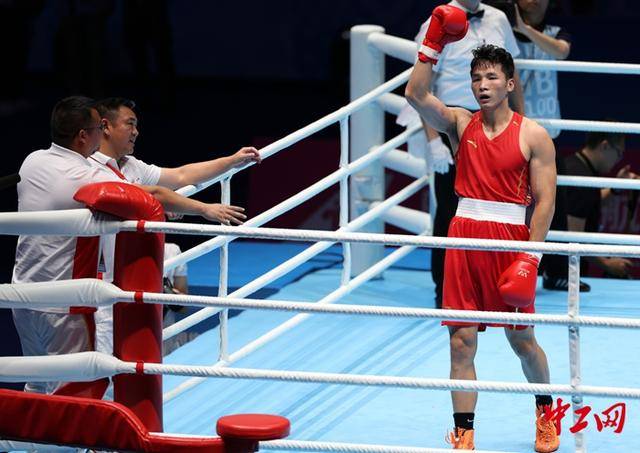 全运会拳击男子80公斤级决赛<strong></p>
<p>天门有几家证券公司</strong>，王小保夺冠！
