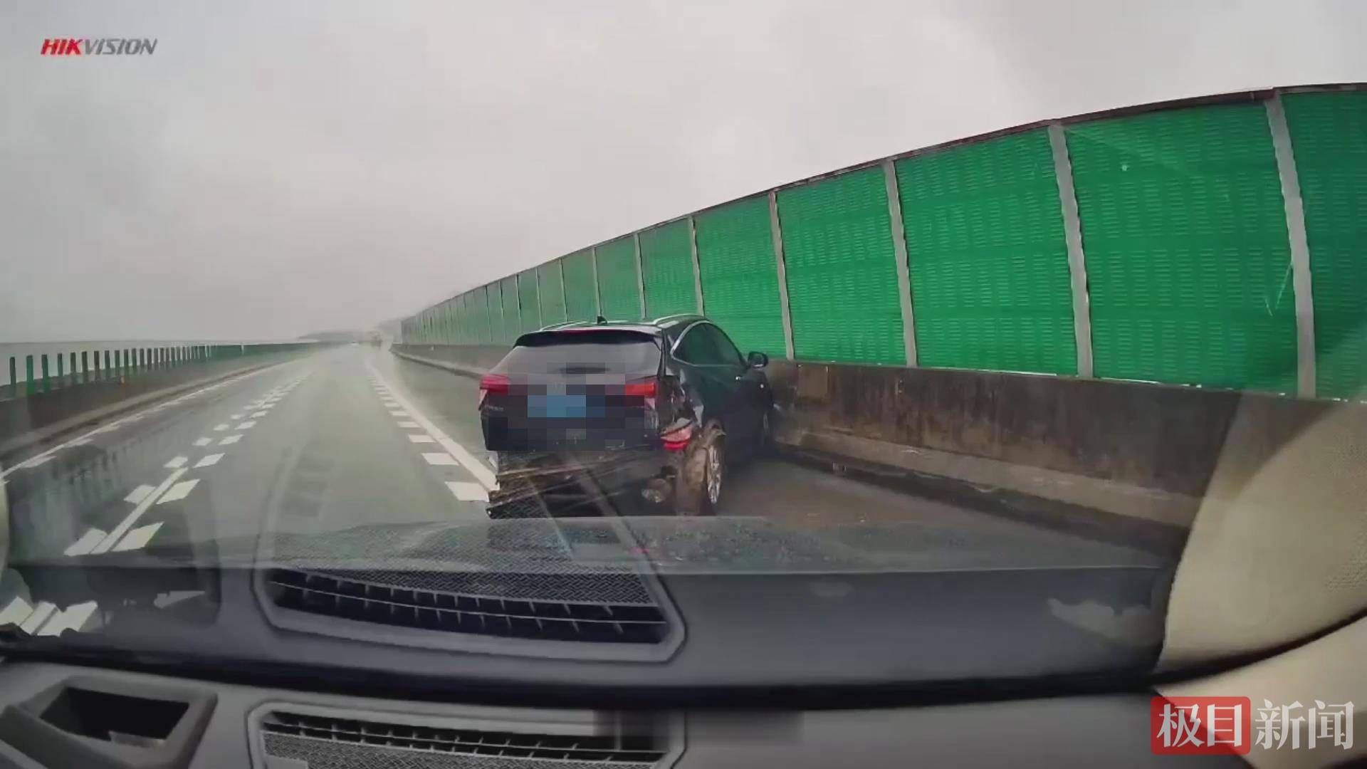 雨天路滑失控<strong></p>
<p>盈透证券资金如何转出</strong>，阳新一车主遭遇高速惊魂