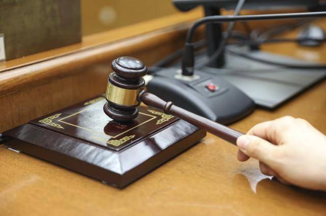 两死者均死于家中而非交通事故<strong></p>
<p>德州有几个证券公司</strong>，定损员伙同他人骗保120余万收54万“感谢费”，法院改判了