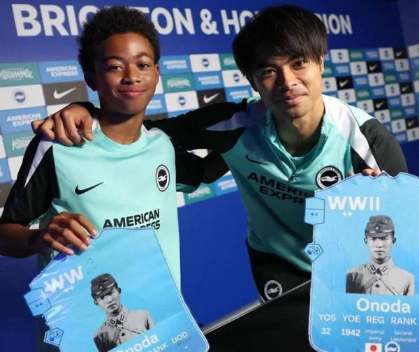 日本球员持“日本最后兵”照片合影<strong></p>
<p>长城证券同花顺手机版</strong>,英超球队致歉