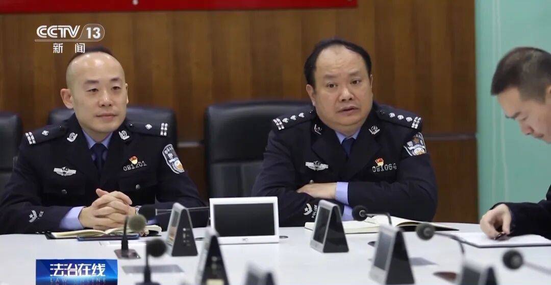 广州南站<strong></p>
<p>证券公司上市时间排名</strong>，一男子频繁“上厕所”，被警方盯上