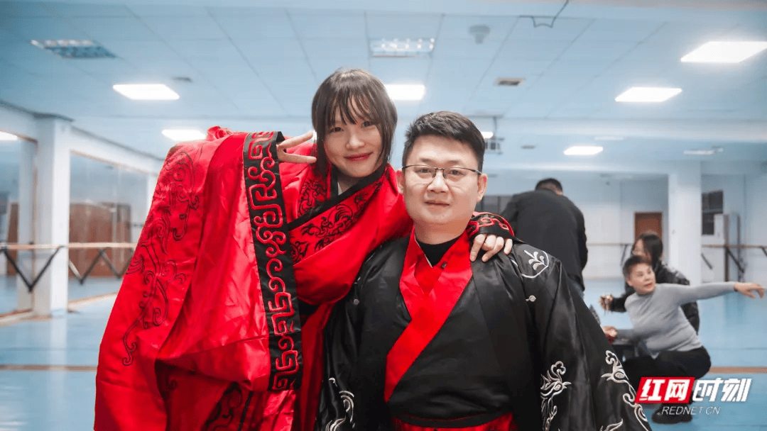 汶川地震被救起的女孩<strong></p>
<p>证券公司上市时间排名</strong>，17年后和救她的军人结婚了