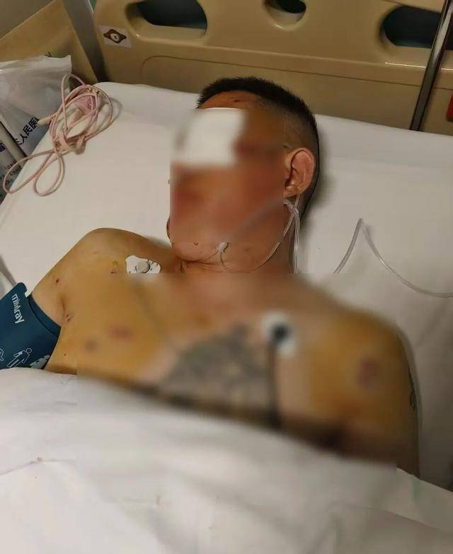 歹徒自制4把枪，银行门口踩点抢劫