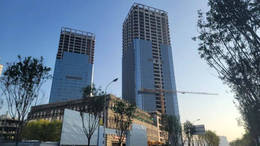 西安地标“双子塔”荒芜十年<strong></p>
<p>长江证券王世平简介</strong>，7.48亿起拍