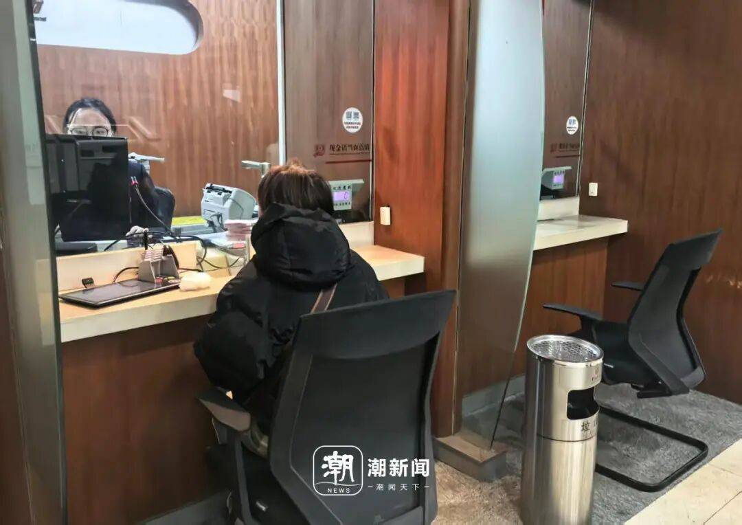 一降再降<strong></p>
<p>证券从业考试必背数字</strong>！浙江有人拿着50万元赶紧入手！不少人算账：这样也挺香