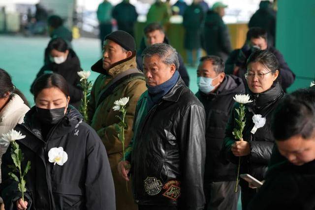 何晴之子追思：妈妈很喜欢雪<strong></p>
<p>南京河西华泰证券广场</strong>，北京这场雪好像是为她而下