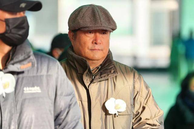 何晴之子追思：妈妈很喜欢雪<strong></p>
<p>南京河西华泰证券广场</strong>，北京这场雪好像是为她而下