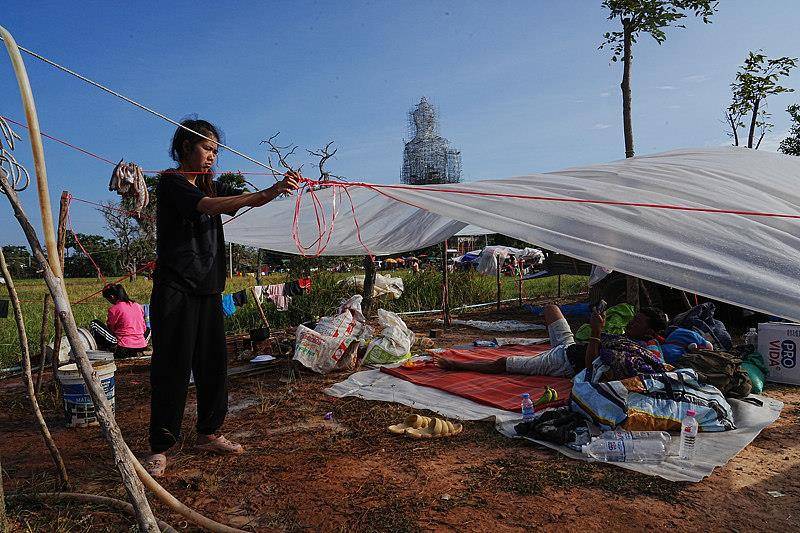 泰柬冲突已致柬12名平民死亡<strong></p>
<p>南京河西华泰证券广场</strong>，40万人流离失所