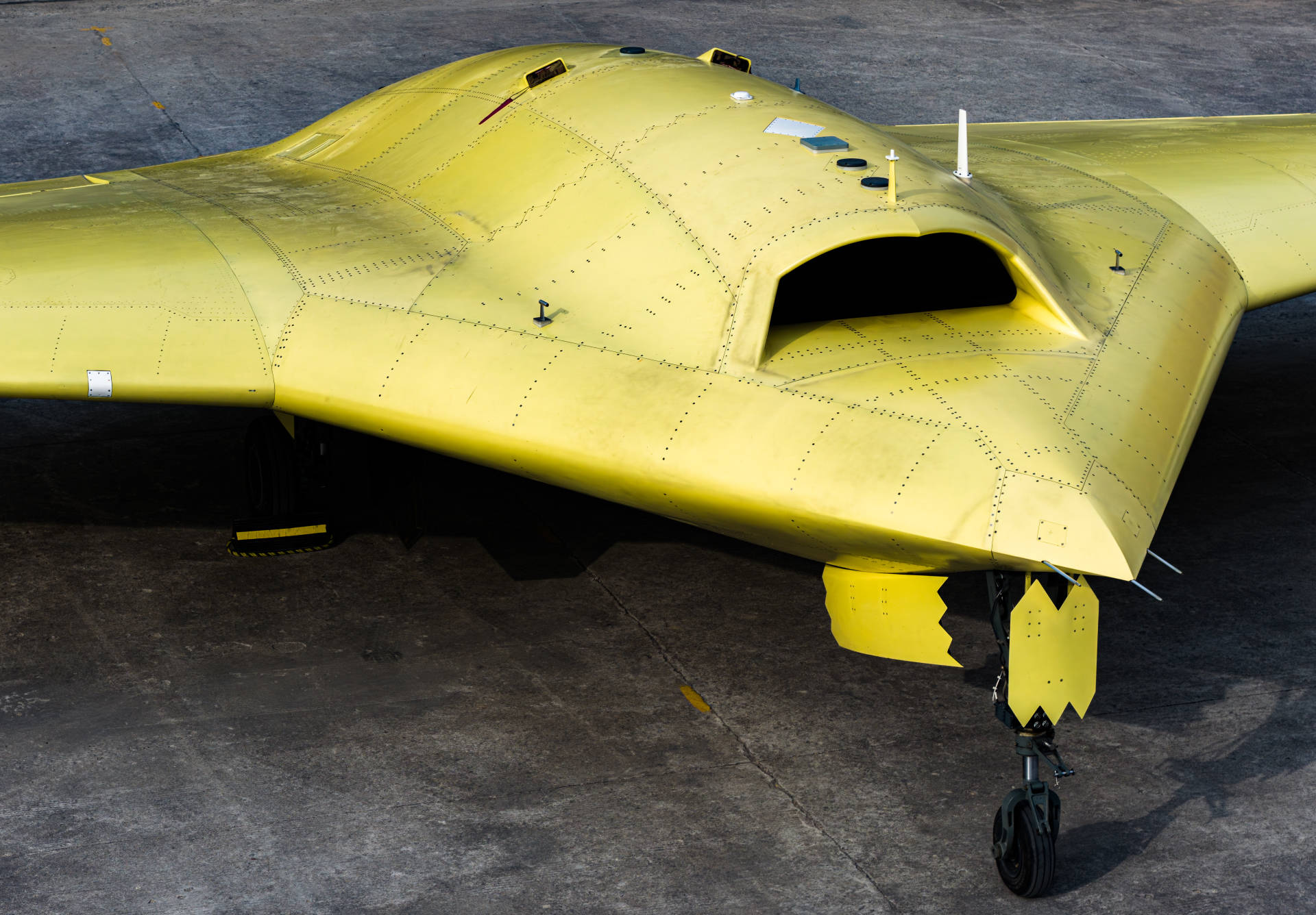 多张高清大图<strong></p>
<p>南京河西华泰证券广场</strong>！新型高空高速长航时无人机彩虹-7近日成功首飞