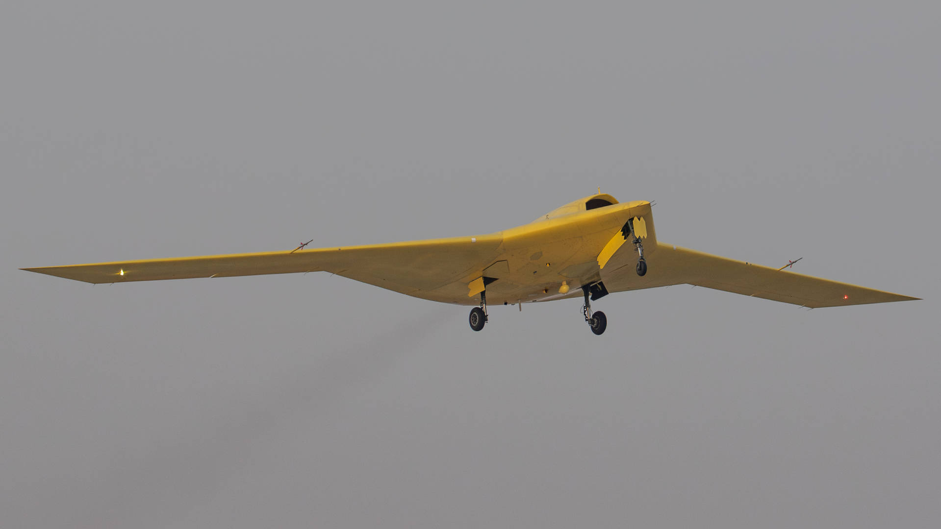 多张高清大图<strong></p>
<p>南京河西华泰证券广场</strong>！新型高空高速长航时无人机彩虹-7近日成功首飞