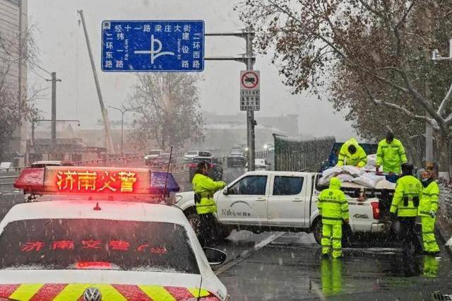 外交部发言人毛宁点赞山东德州交警<strong></p>
<p>南京河西华泰证券广场</strong>！