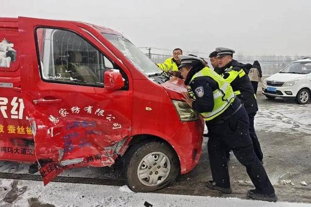 外交部发言人毛宁点赞山东德州交警<strong></p>
<p>南京河西华泰证券广场</strong>！