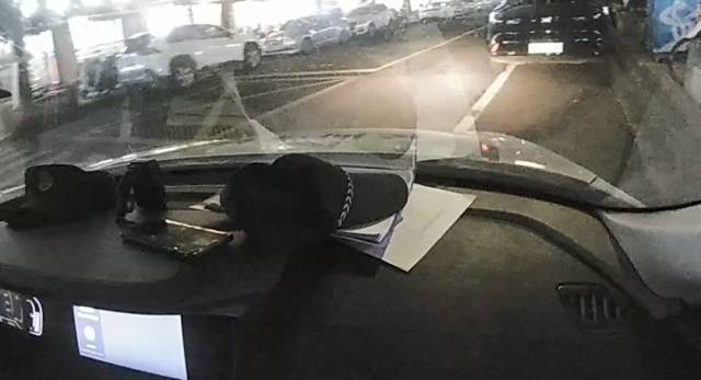 机智！快递在家门口被偷<strong></p>
<p>南京河西华泰证券广场</strong>，她用一招抓到了人还拿回了东西