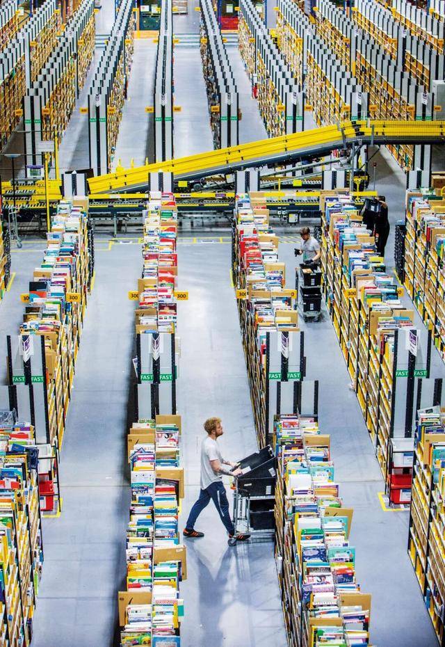 巨头裁员<strong></p>
<p>南京河西华泰证券广场</strong>，这次史无前例