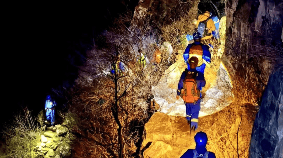 4名博士生在京爬野山迷路<strong></p>
<p>长春证券公司有哪些</strong>，都是徒步新手，只带了一部照明装备……18名蓝天队员救援3个多小时