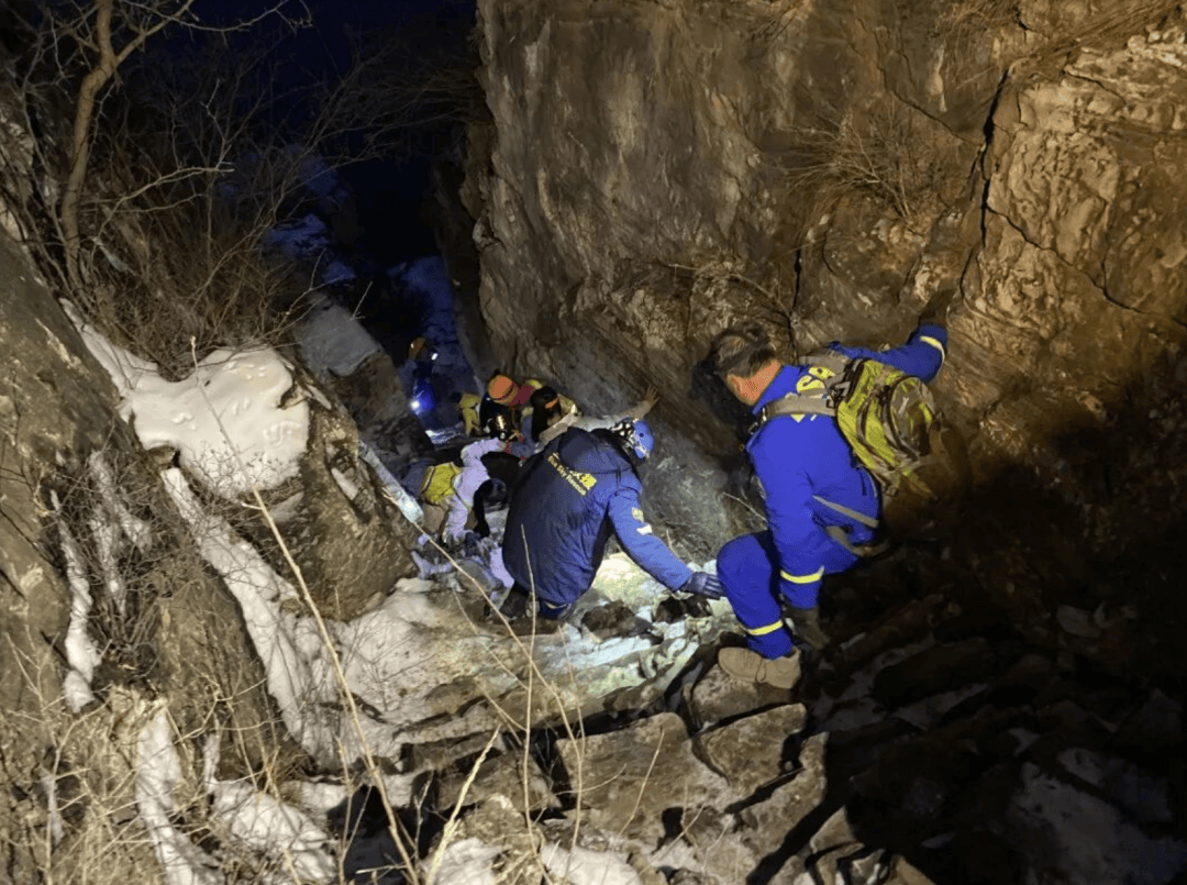 4名博士生在京爬野山迷路<strong></p>
<p>长春证券公司有哪些</strong>，都是徒步新手，只带了一部照明装备……18名蓝天队员救援3个多小时