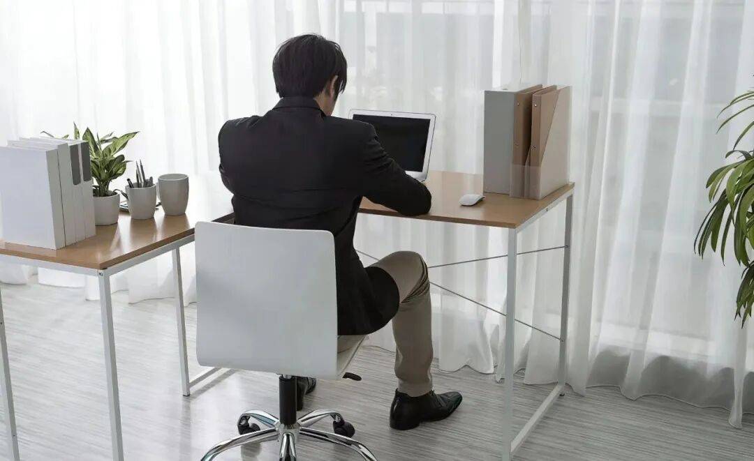 某重要岗位离职人员李某<strong></p>
<p>长春证券公司有哪些</strong>，主动投靠境外间谍机关