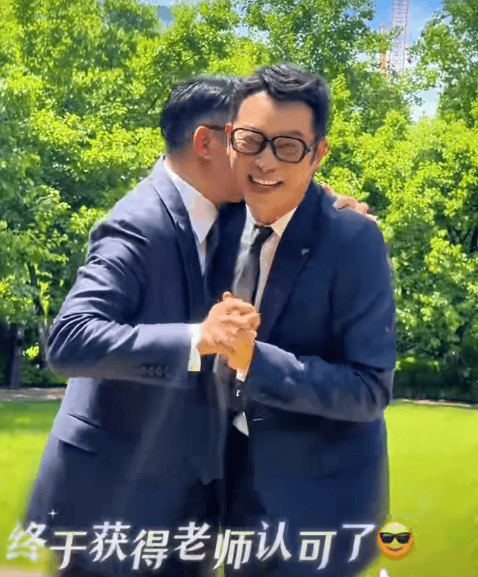 沙溢瘦到都认不出！穿西装秀大长腿<strong></p>
<p>东北证券有限责任公司</strong>，与“法拉利大叔” 许文飙同框跳舞，网友惊呼颜值回归：军艺校草不是吹的