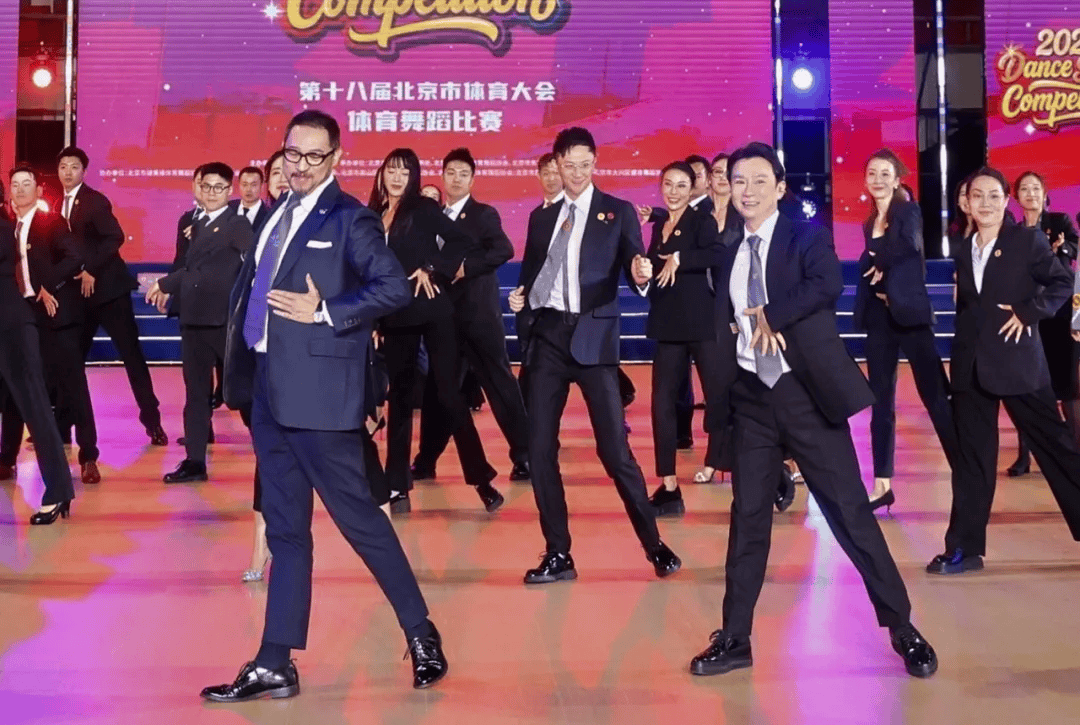 沙溢瘦到都认不出！穿西装秀大长腿<strong></p>
<p>东北证券有限责任公司</strong>，与“法拉利大叔” 许文飙同框跳舞，网友惊呼颜值回归：军艺校草不是吹的