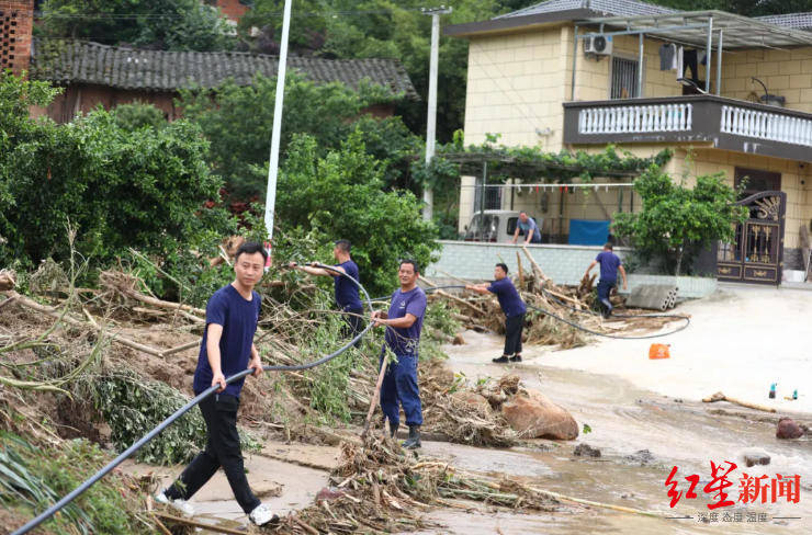 凌晨2点打电话叫醒村民的“谢会计”遇难<strong></p>
<p>中泰证券章丘营业部</strong>，妻子弟弟仍失联